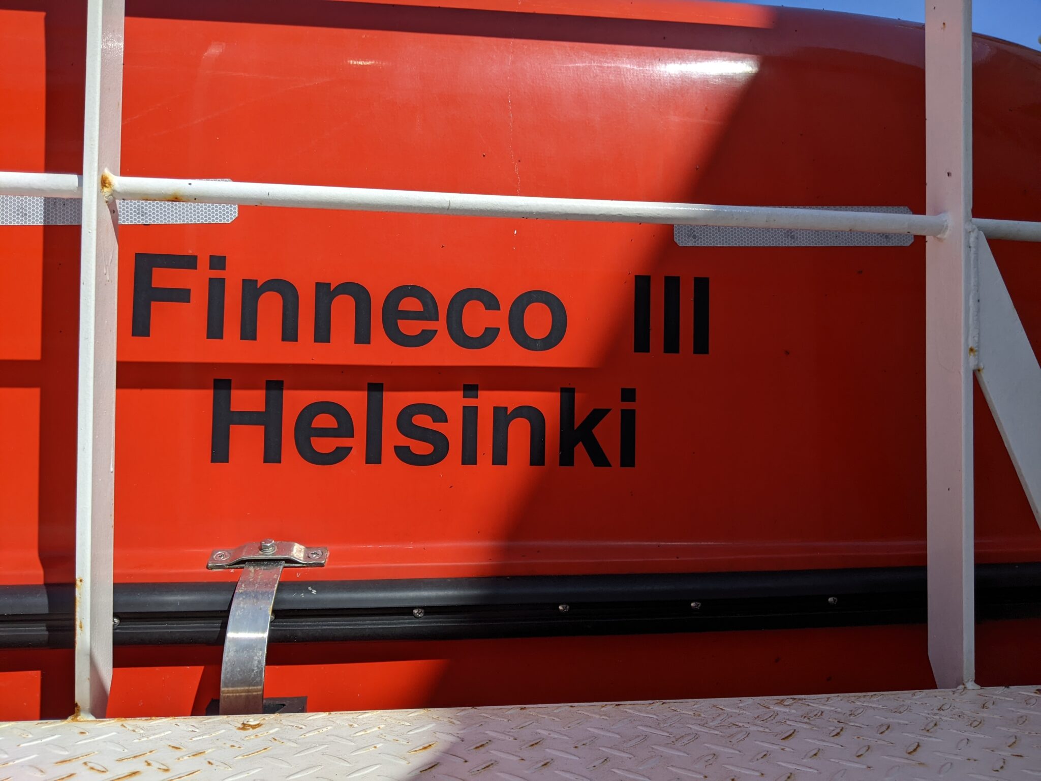 beeld van schip met tekst: Finneco III container schip