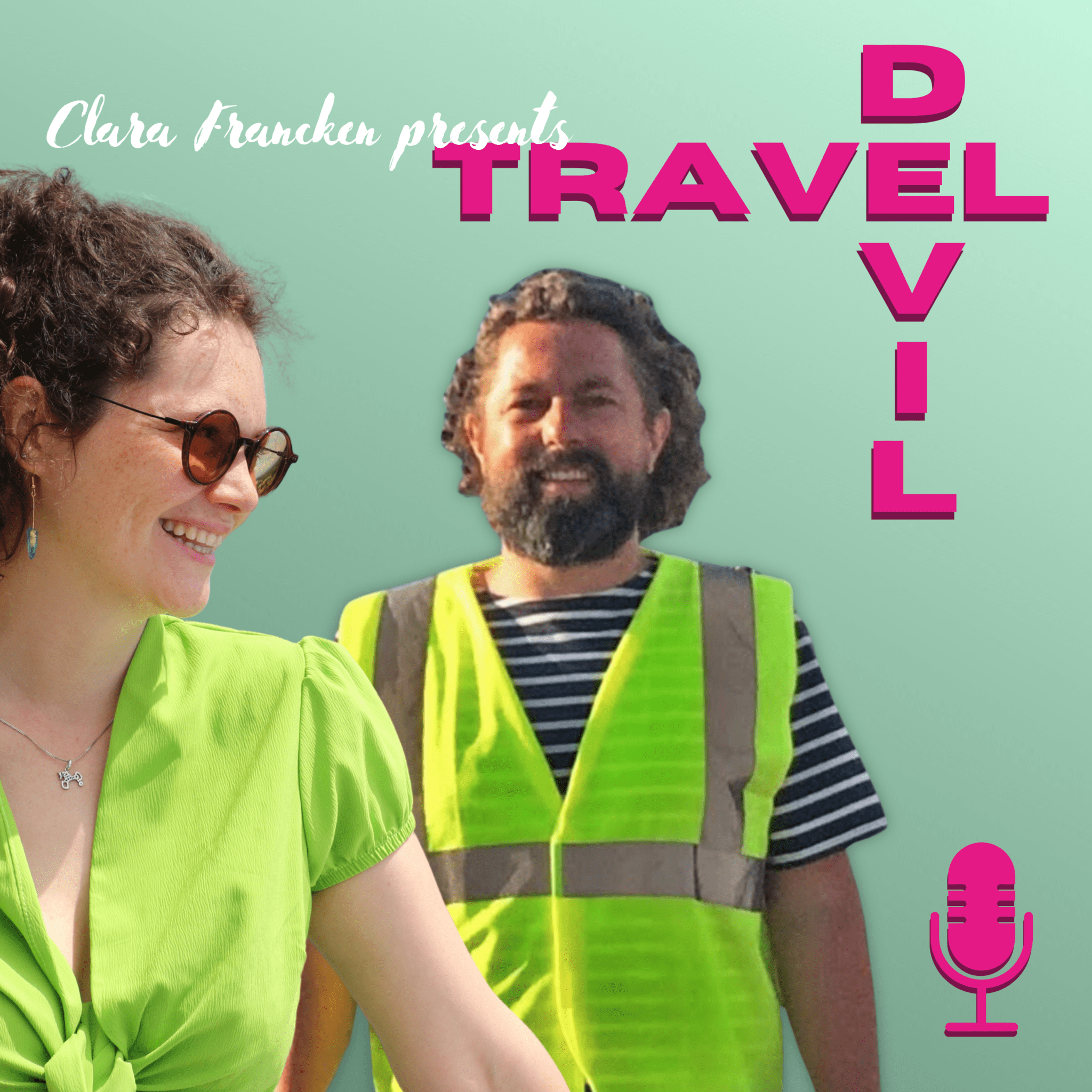 Podcast cover tekst: Clara Francken presenteert Travel Devil, afbeelding: meisje met zonnebril en groen tshirt kijkt naar rechts, man in het midden is Joris Van Bree en draagt een geel veiligheidshesje